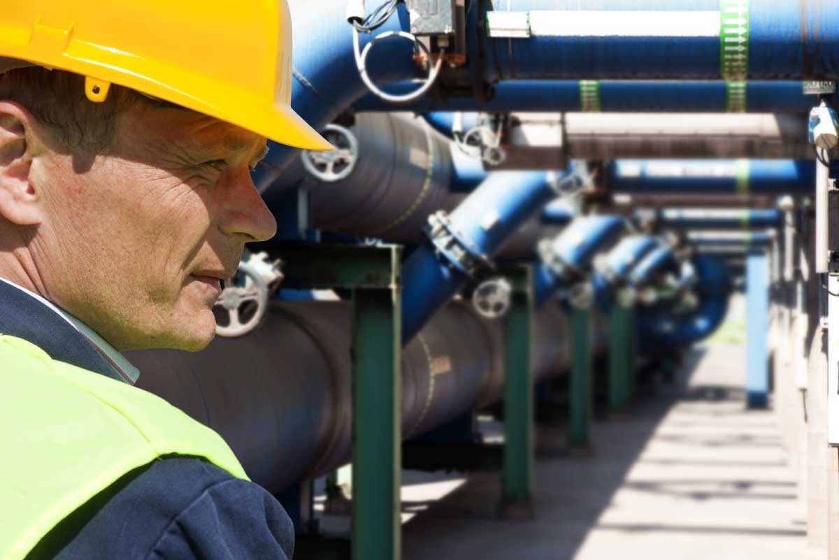 reviewing_pipeline_equipment reviewing_pipeline_equipment