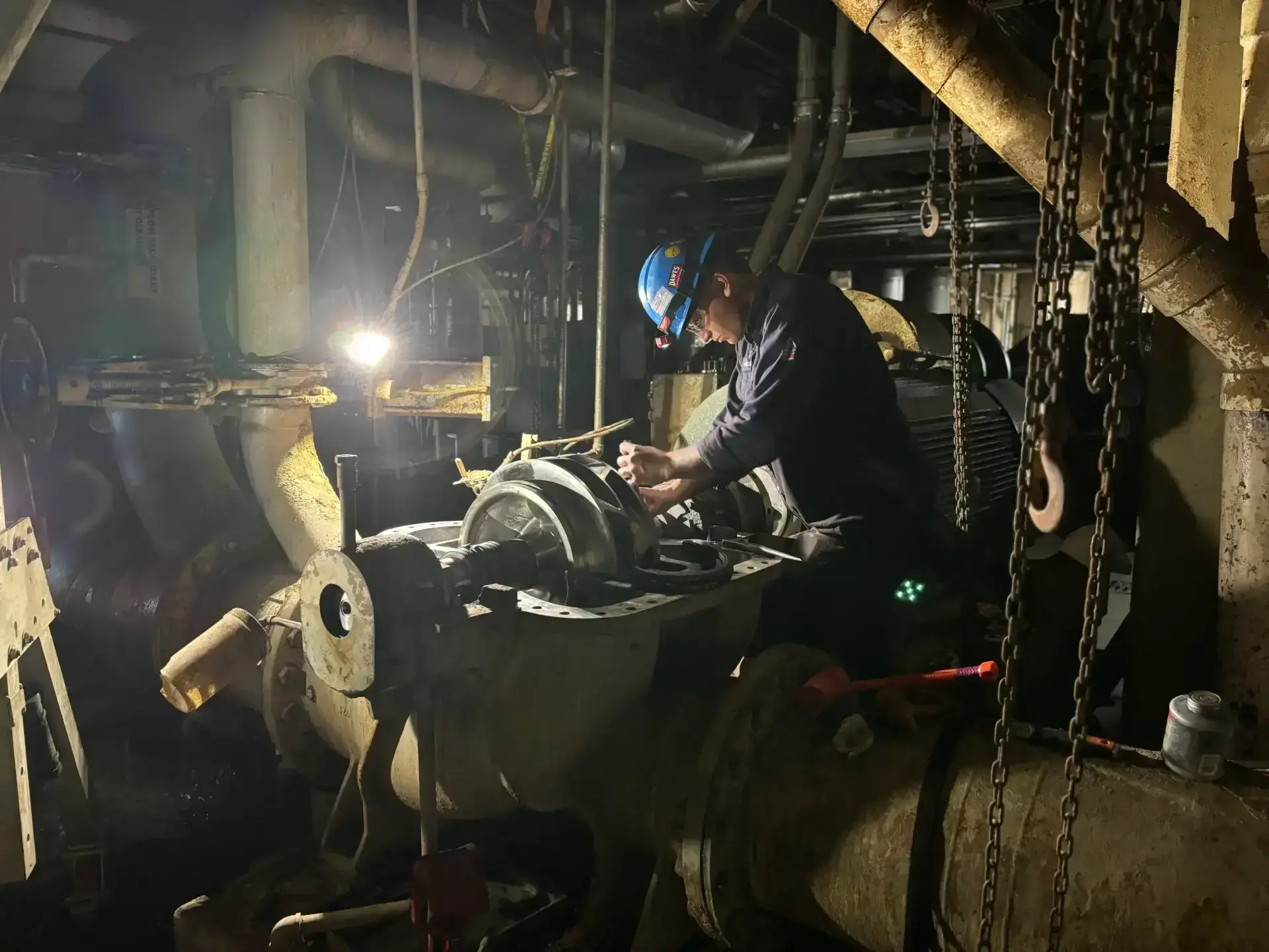 Tucker1 crane (1) (1) (1)