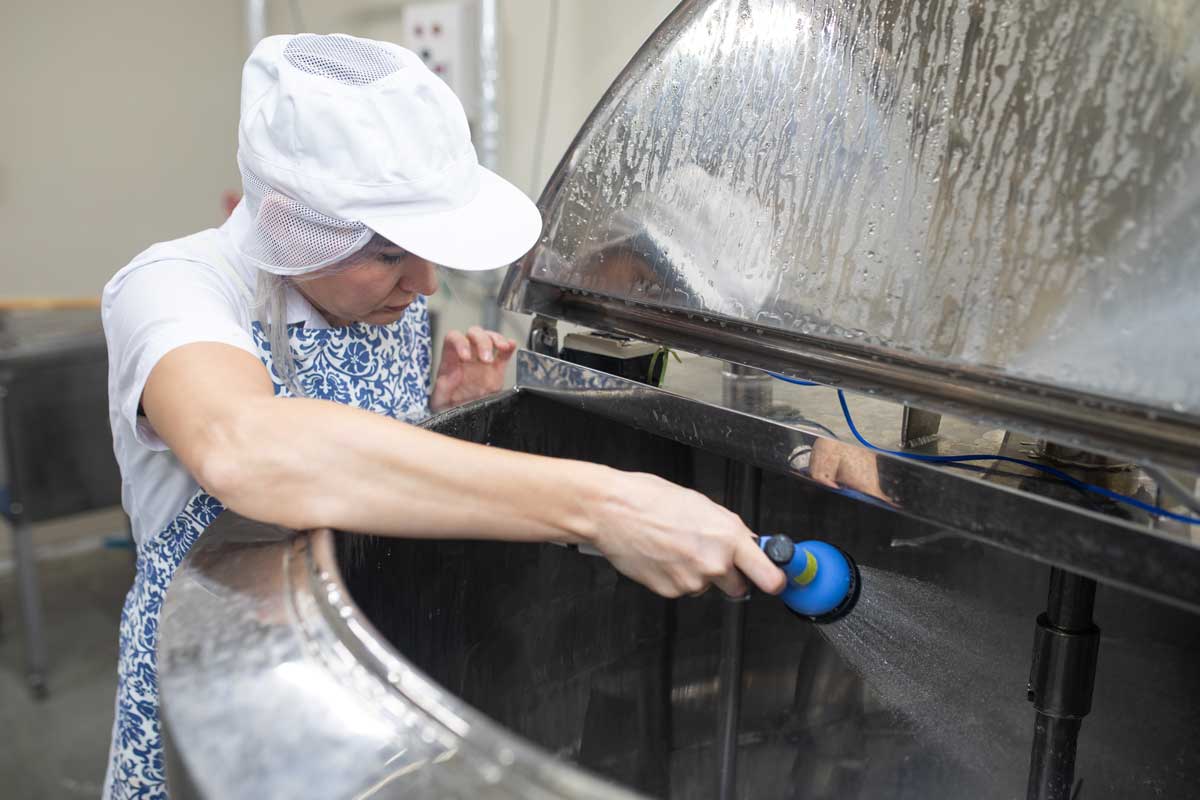 cleaning_milk_tank