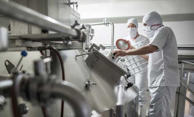 people_working_at_dairy_factory